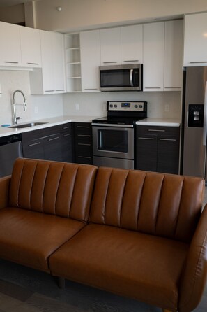 Microwave, oven, stovetop, dishwasher - Cozy 1-bedroom in enjoyable Houston with fitness room, WiFi, Pool, Balcony (Houston)