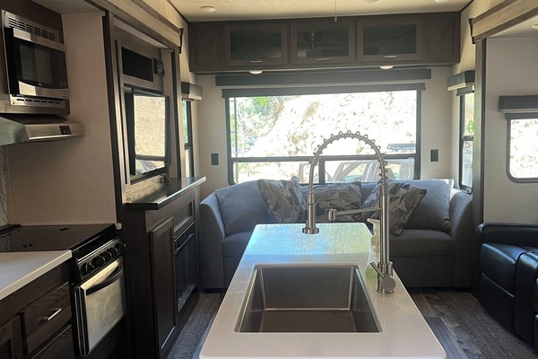 KĂŒhlschrank, Mikrowelle, Ofen, Herdplatte