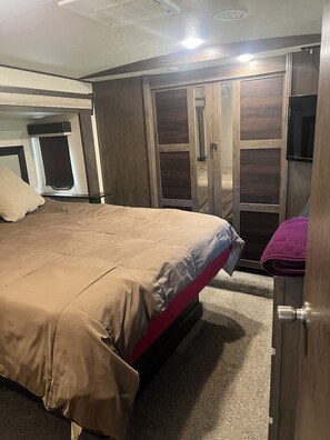 2 Schlafzimmer, Reisekinderbett, WLAN, BettwÀsche