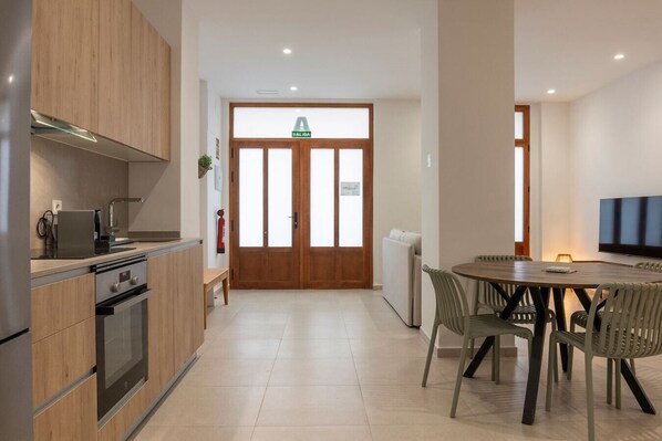 Fridge, microwave, oven, stovetop - VLC HOST - Alfaro A (Valencia)