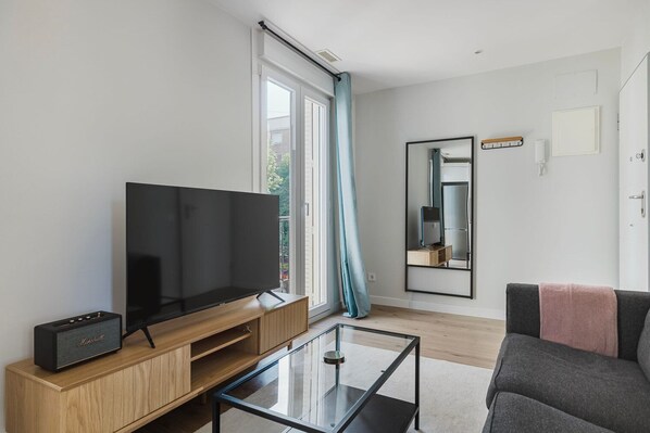 Fernseher, Stereoanlage