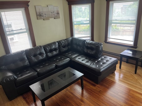 Living area. Spacious 3-bedroom apartment in enjoyable New Bedford with AC, WiFi