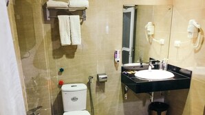 Standard Room | Free WiFi - Hoang Gia Hotel 150 Nghi Tam HN-BayLux (Hanoi)