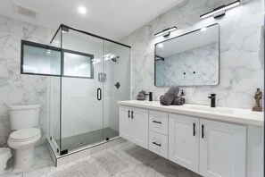 Shower - Shared fun Theater, Pool & Pickleball | DT Phoenix (Phoenix)