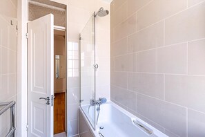 Apartment | Bathroom
