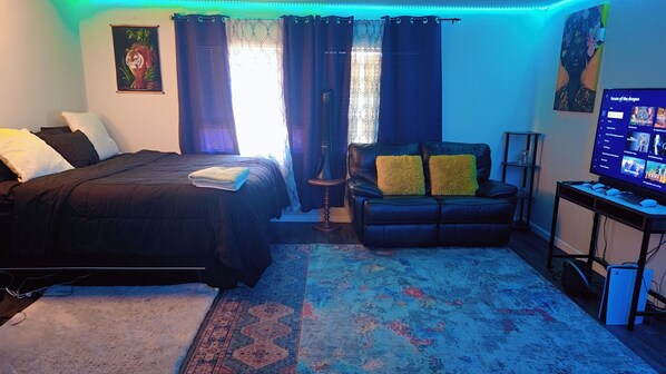 Room - Cozy townhome with 1 bedroom and WiFi, AC in charming San Diego (San Diego)