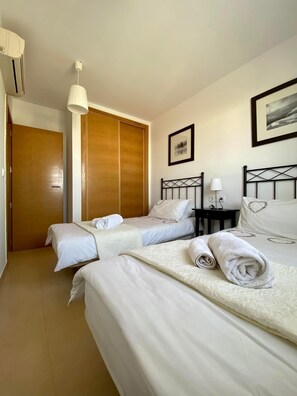 2 slaapkamers, een strijkplank/strijkijzer, wifi, beddengoed