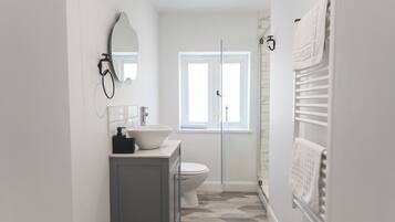 Douche, sèche-cheveux, serviettes fournies