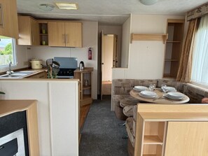 Interior - 3 Bed Caravan - Sleeps 6 - Pets - Parking - Wifi (Isle of sheppy)