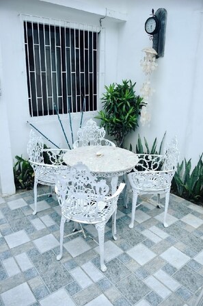 Outdoor dining - Ocean View Paradise in Puerto Galera (Puerto Galera)