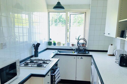 3Bed Apartment Sleeps 6 - Free Parking, Wifi