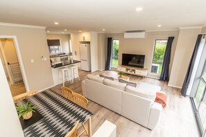 Living area - Smart Duplex- Two Separated House Under One Roof (Hamilton)