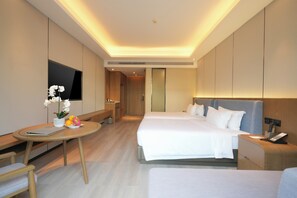 Twin Room, Pool View - Donghu Resort Hotel  (Sihanoukville)