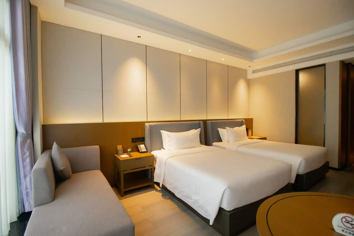 Premium bedding, minibar, in-room safe, desk