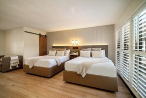 Desk, laptop workspace, soundproofing, free WiFi - LYFE INN & SUITES by AGA - Beverly Hills (Los Angeles)