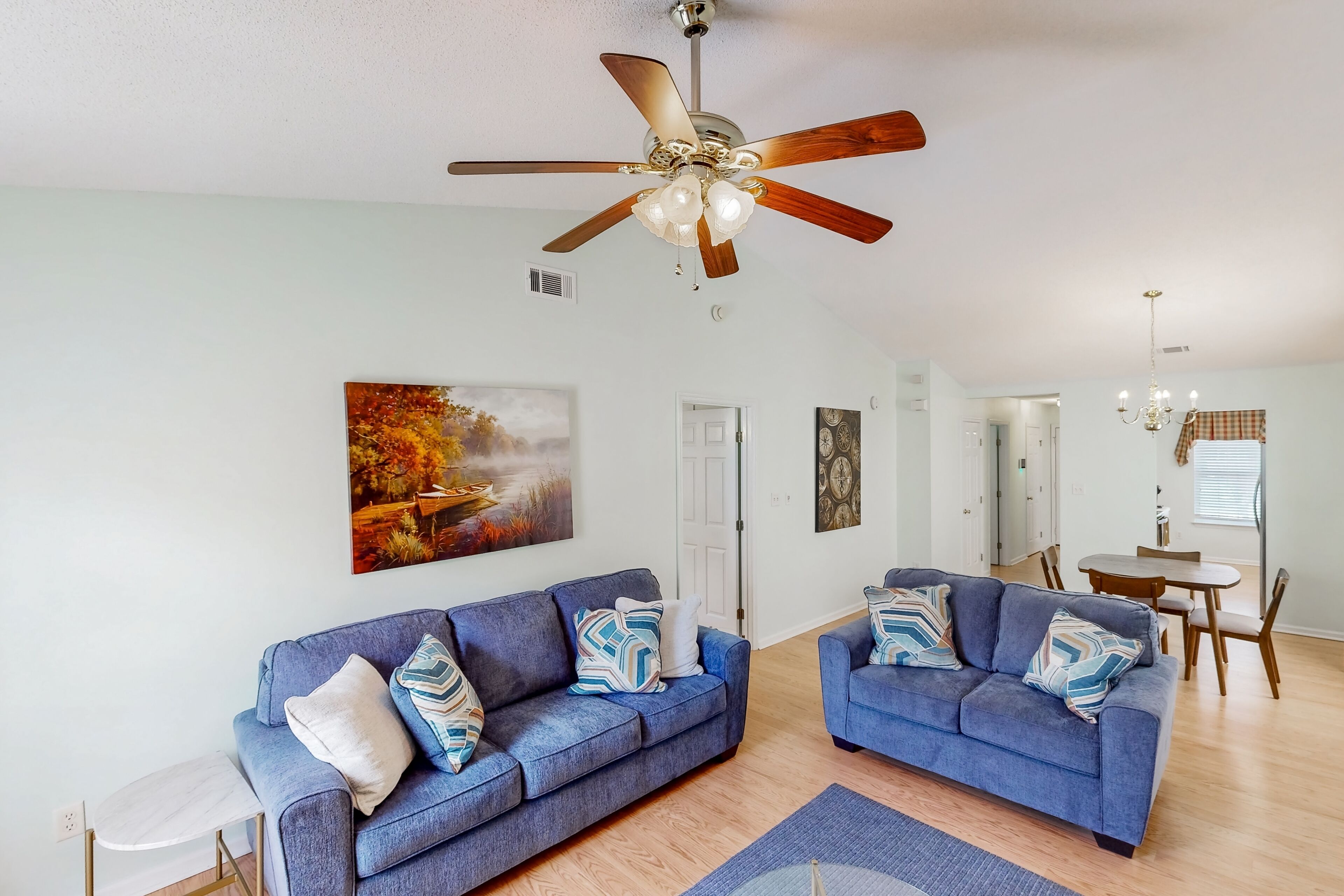 Newly furnished townhome near Augusta National with 85" TV