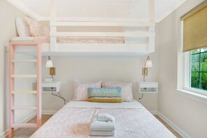 3 bedrooms, desk, free WiFi, bed sheets