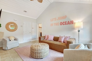 Smart TV - Salt Gypsy Unit B Resort Style Outdoor Space w Pool (Tybee Island)