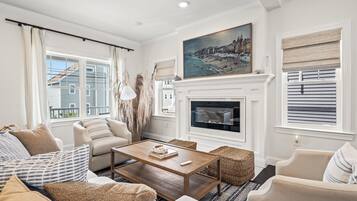 Smart TV, fireplace, table tennis, computer monitors