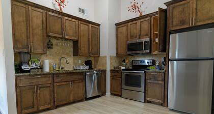 Sleeps 8,3 bed, 2 bath, North Dallas in Colony, 20 mins from DFW/DAL Airport