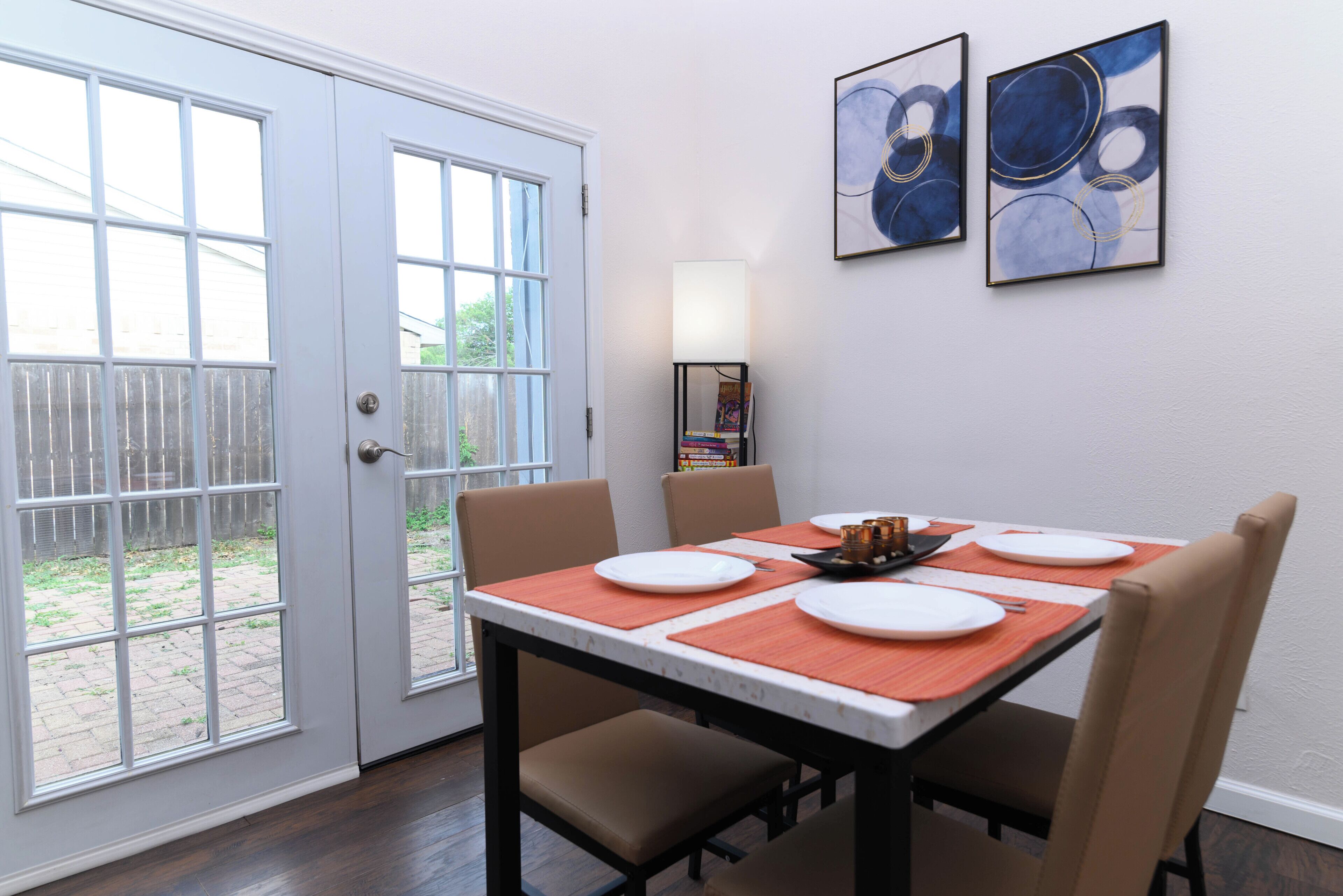 Sleeps 8,3 bed, 2 bath, North Dallas in Colony, 20 mins from DFW/DAL Airport