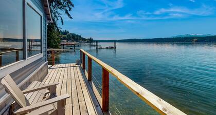 Waterfront getaway with expansive deck, gas grill & 40' private waterfront