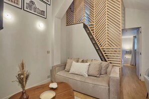 TV, offices - Place de la Bastille Cozy and Modern 2BD (Paris)