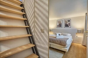 2 bedrooms, desk, iron/ironing board, WiFi