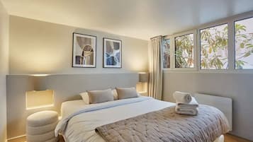 2 slaapkamers, een bureau, een strijkplank/strijkijzer, wifi