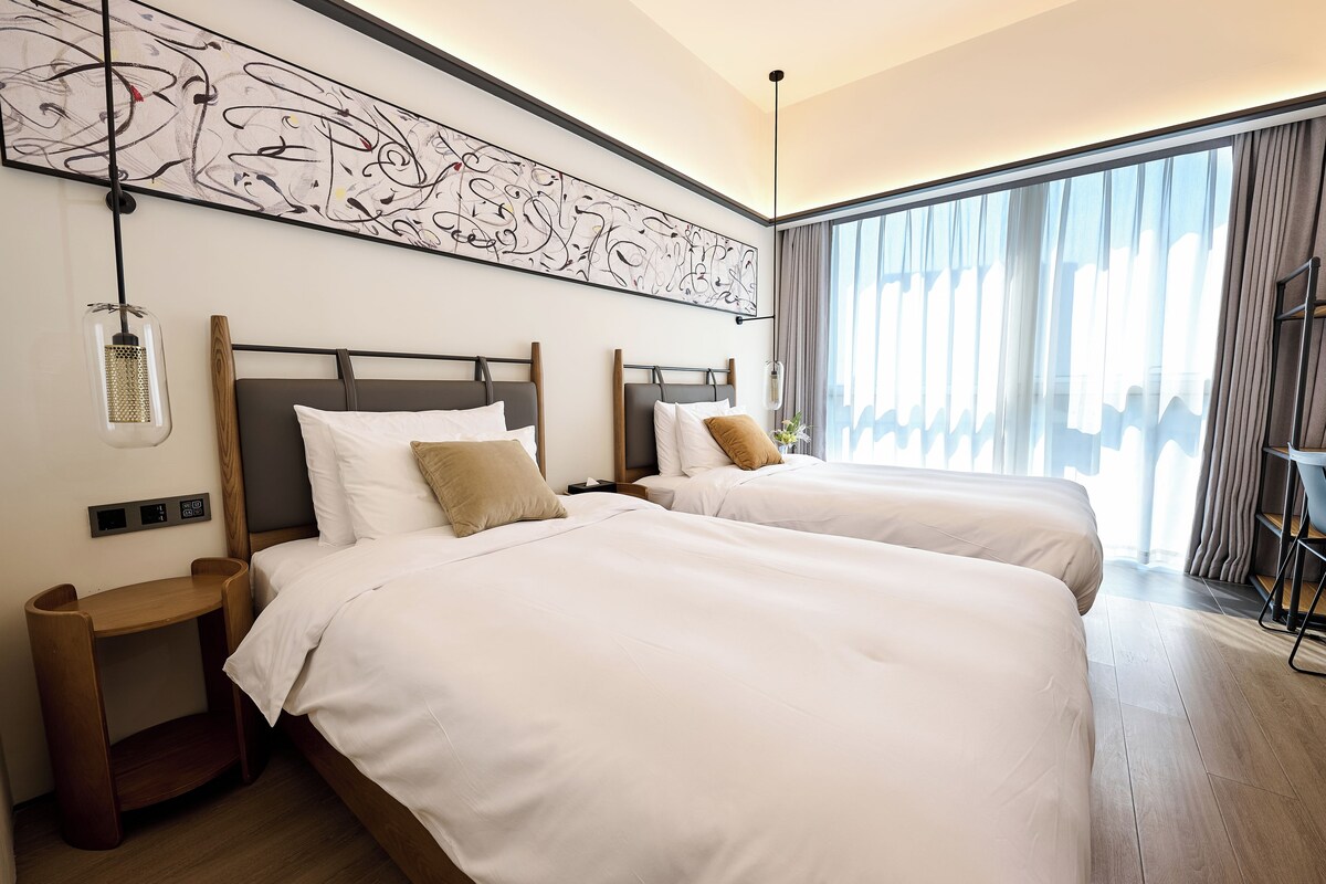 Down duvets, memory-foam beds, in-room safe, desk
