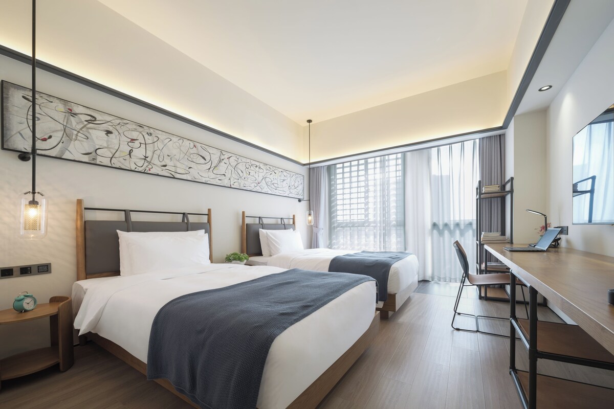 Down duvets, memory-foam beds, in-room safe, desk