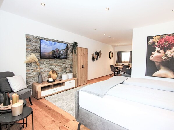 1 bedroom, travel crib, free WiFi - Lovely apartment for 2 people with WIFI, TV and balcony (Seefeld In Tirol)