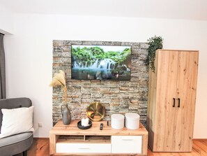 Interior - Lovely apartment for 2 people with WIFI, TV and balcony (Seefeld In Tirol)