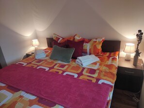 1 slaapkamer, een strijkplank/strijkijzer, wifi, beddengoed