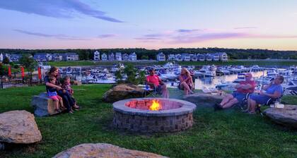 Harbor Inn - Ship, Captain, Crew
