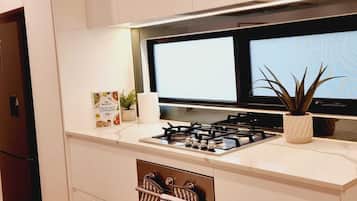 Fridge, microwave, oven, stovetop