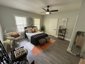 3 chambres, fer et planche à repasser, Wi-Fi, draps fournis