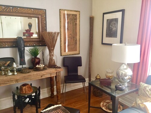Cozy 1-bedroom apartment in historic registered apartment building from 1908. 
