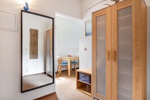 Interior - Studio Apartment 'Mohnrot - Fulgenhaus' with Balcony (Wittenbeck-Klein Bollhagen)