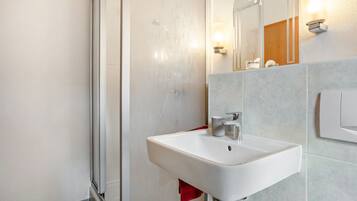 Dusche, kostenlose Toilettenartikel