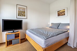 Free WiFi - Studio Apartment 'Mohnrot - Fulgenhaus' with Balcony (Wittenbeck-Klein Bollhagen)