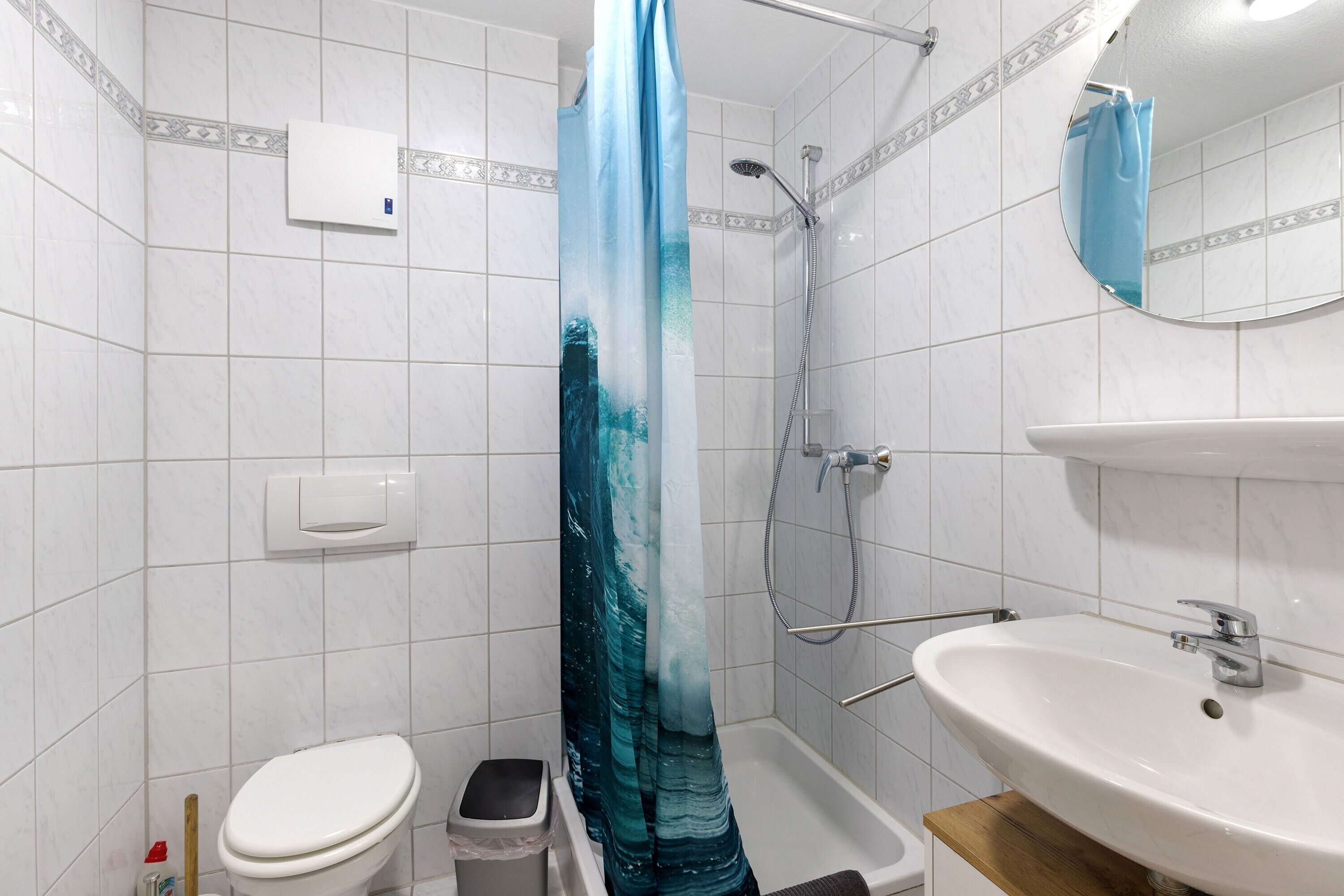 Dusche, Haartrockner, Handtücher