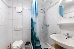 Dusche, Haartrockner, Handtücher