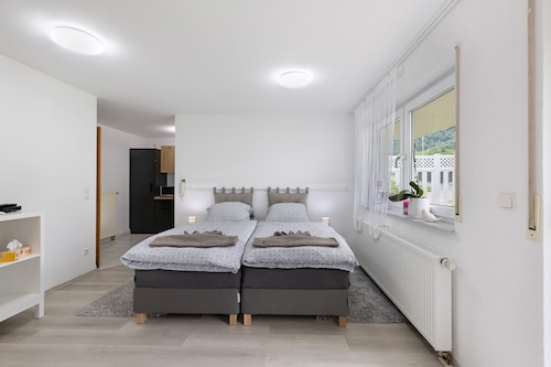 Ferienwohnung 'Albgängerle' mit Bergblick, privater Terrasse und WLAN
