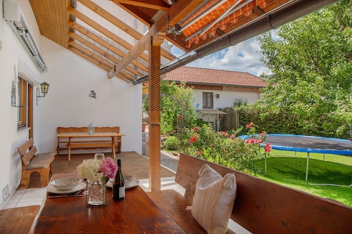 Holiday Apartment 'Auszeit Brunner' with Private Terrace, Shared Garden and Wi-Fi