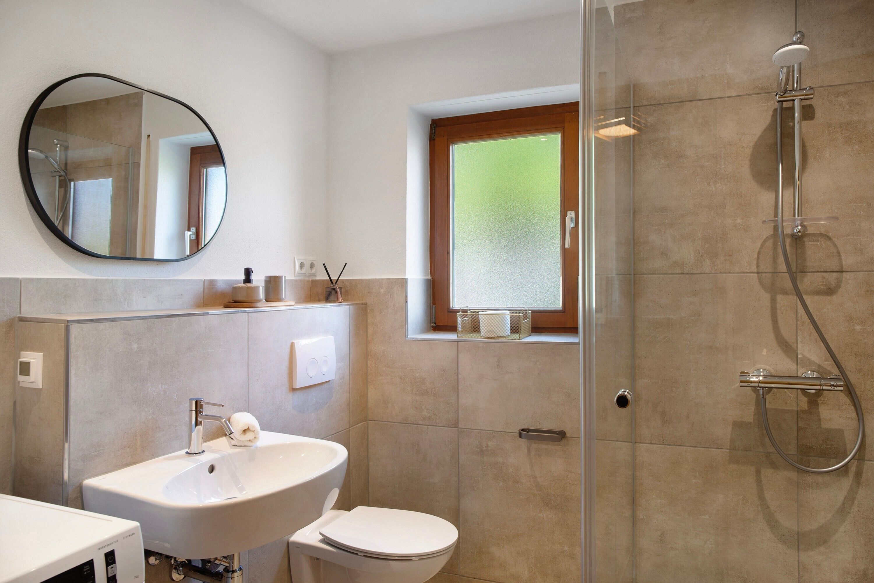 Shower, free toiletries, hair dryer, towels