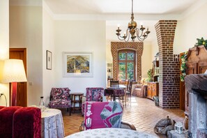 Kamin, Tischtennisplatte