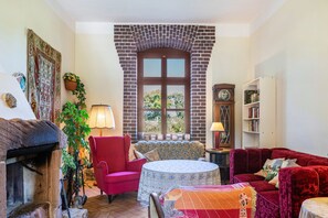 Kamin, Tischtennisplatte