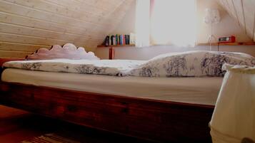 2 bedrooms, free WiFi, bed sheets