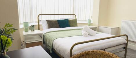 1 bedroom, desk, iron/ironing board, travel cot